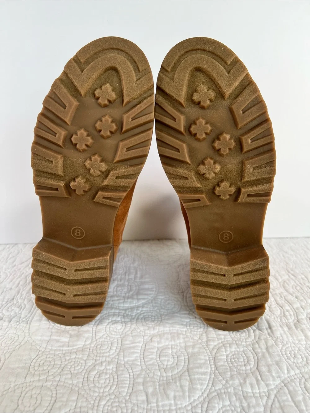 Universal Thread Tan Chelsea Boots Women’s Size 8 Lug Sole Ankle Booties NEW
